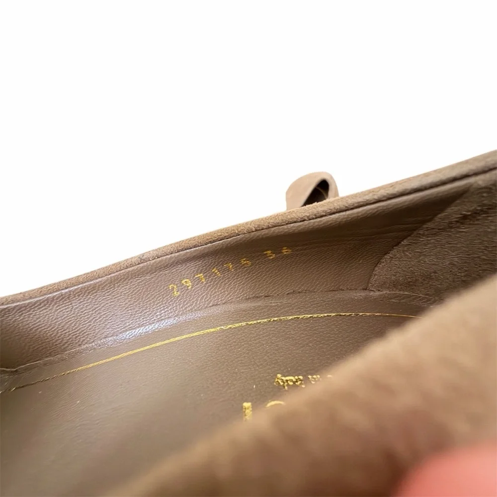 Gucci Women's Tan Suede Round-Toe Pumps - Picture 10 of 11